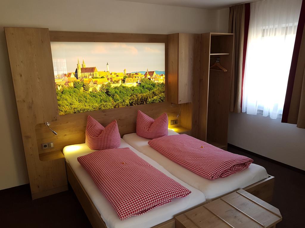 Gasthof Alte Schreinerei โรเทนบวร์ก อ็อบ แดร์เทาเบอร์ ภายนอก รูปภาพ